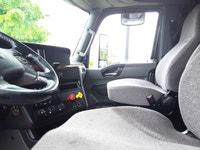2019 NAVISTAR INTERNATIONAL LT625 SLPR CAB Tandem Axle Sleeper Tractor - Automatic transmission-5320... (image 8)