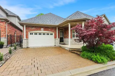FOR SALE - ELEGANT BUNGALOW LIVING … Beautifully finished bungalow nestled on a PRIVATE COURT at 4-8...