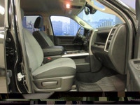 RAM 1500 CLASSIC 2022 EXPRESS V8 5.7 LITRES HEMI CREWCAB BOITE 5.7" 4X4 TOUT ÉQUIPÉ / CAMÉRA DE RECU... (image 9)