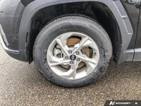 This Hyundai Tucson boasts a Regular Unleaded I-4 2.5 L/152 engine powering this Automatic transmiss... (image 8)