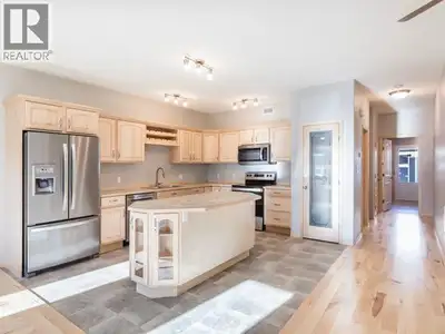 Gorgeous townhome built by Whitewater Homes! Inside unit, Easterly-facing backyard & holds a 'Super...