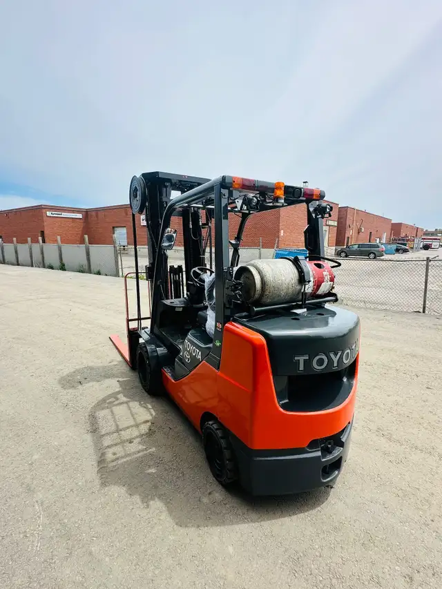 2020 Toyota 6500lbs cap Forklift 4stage sideshift Forkpositioner in Heavy Equipment in Mississauga / Peel Region - Image 4