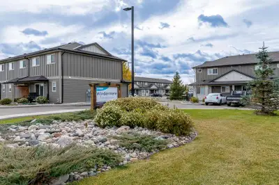 Pet-Friendly Three Bedroom 1.5 Bath with In-suite Laundry for Re