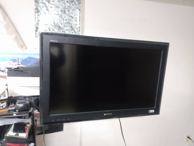 32" SONY Bravia TV for Sale (Model KDL-32L5000) -Moving Sale in TVs in Markham / York Region - Image 3
