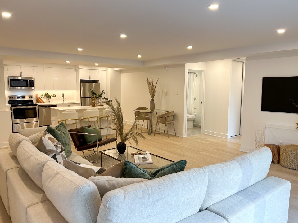 Apartment for Rent at 5220 Lakeshore, Burlington 2