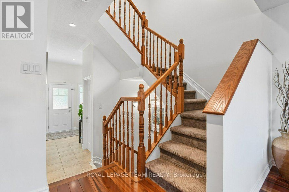303 BALINROAN CRESCENT Ottawa, Ontario 5