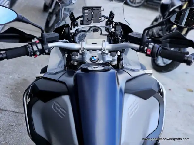 2016 BMW R1200GS Adventure Touring Ocean Blue Metallic Matt in Dirt Bikes & Motocross in Oshawa / Durham Region - Image 8