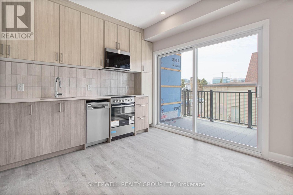 303 - 370 CAMBRIDGE STREET N Ottawa, Ontario 4