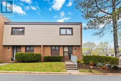 Welcome to 4 Forestside Crescent in Clayton Park! This 3 bedroom, 1 1/2 bath corner townhouse condo...