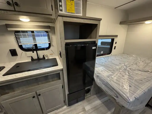 2027 ,Sun Lite,Sunset Park RV 15MB in Travel Trailers & Campers in Kamloops - Image 13