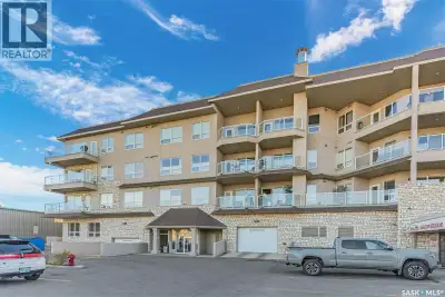 Welcome to River Gate Condominiums in the desirable Lawson Heights neighbourhood! This spacious 2-be...
