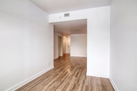 Renovated Akelius one bedroom apartment for rent. Located near St-Laurent in the Plateau Mont-Royal... (image 5)