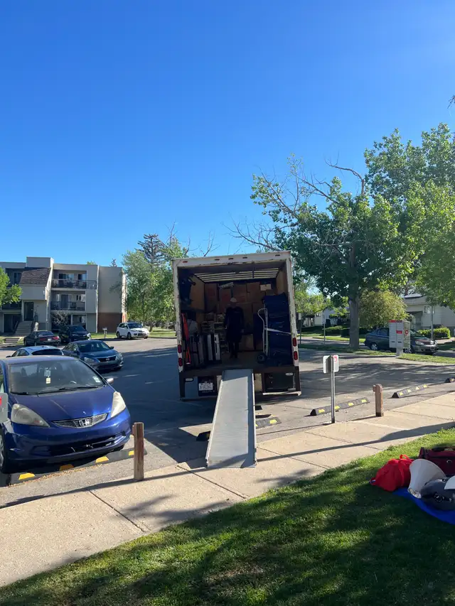 Professional Movers | Fully Equipped Truck | Free On-Site Quote in Moving & Storage in Calgary - Image 8