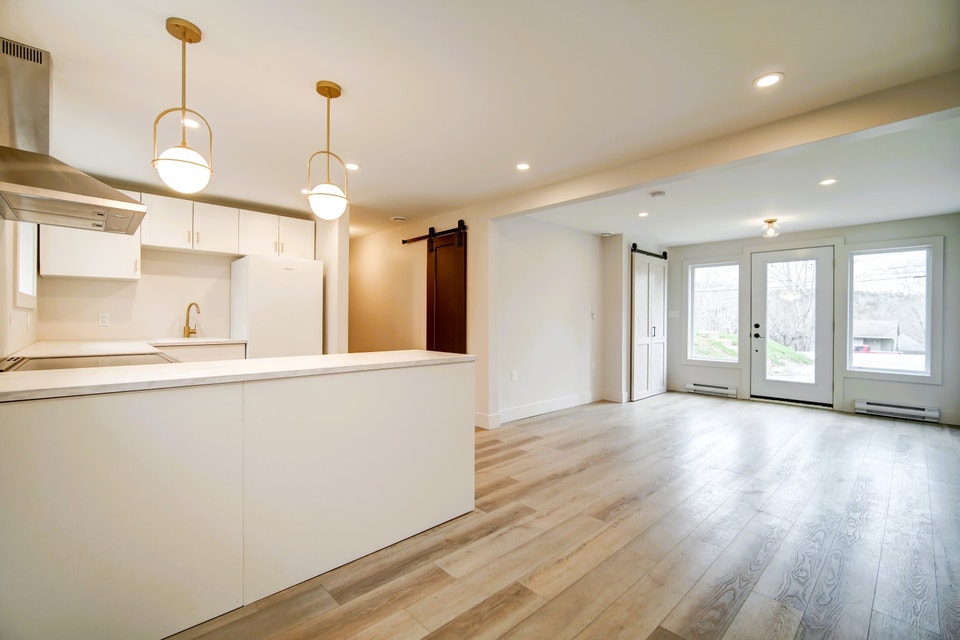 24-051 Gorgeous renovated flat. Wellington NS. Air conditioned 3