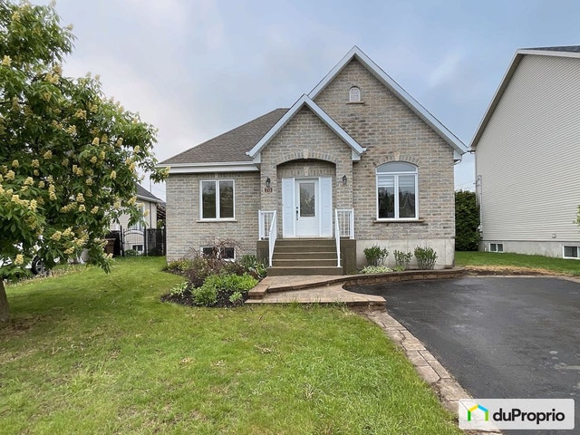$700,000 - Bungalow for sale in St-Mathieu-De-Beloeil — photo 1
