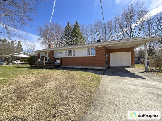 $389,000 - Bungalow for sale in Valcourt — photo 1