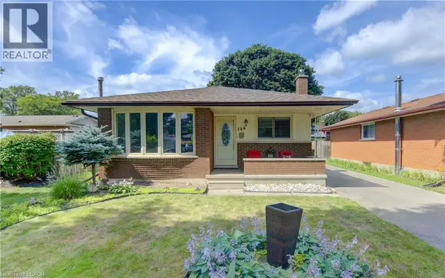 144 HOLBORN Drive Kitchener, Ontario in Houses for Sale in Kitchener / Waterloo - Image 2