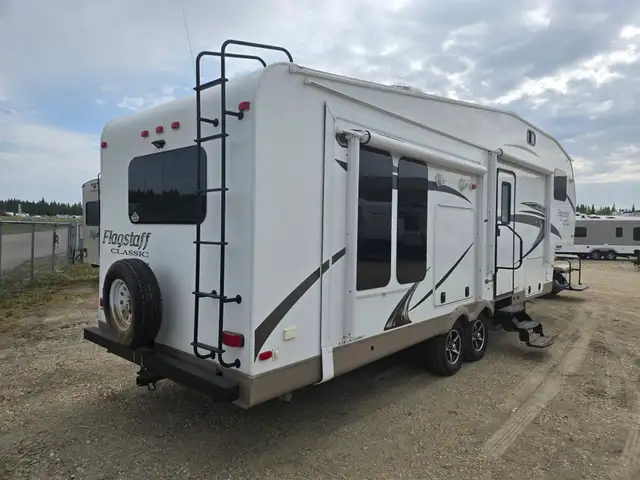 2016 Forest River FLAGSTAFF 8528 REWS in Travel Trailers & Campers in St. Albert - Image 6