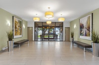 Conveniently located beside Lincoln Fields Shopping Centre near Britannia Beach, Lakeview Apartments... (image 7)