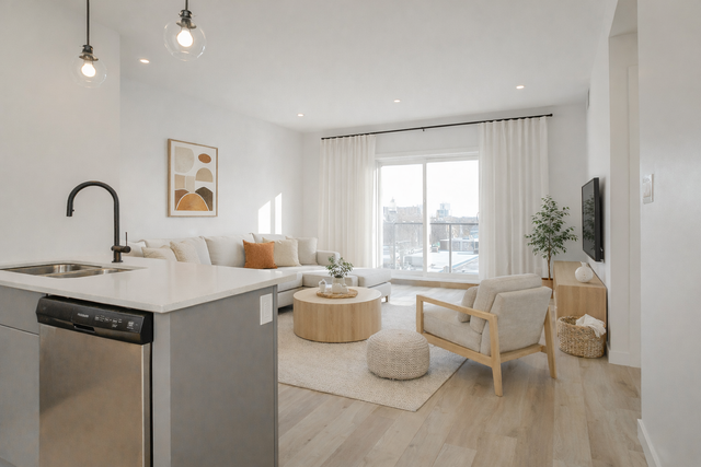 Luxury 2 bedroom Apartment For Rent! Fitness Centre Included