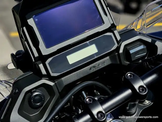 Honda NT1100 in Street, Cruisers & Choppers in Oshawa / Durham Region - Image 17