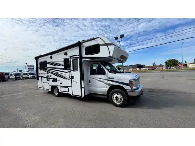 Easy-driving 25' Class C motorhome Ford E-350/E-450 chassis with V8 engine Sleeps up to 6 (dinette +...