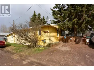 * PREC - Personal Real Estate Corporation. Rancher style, home located on a private 66 x 125 lot. Fu...
