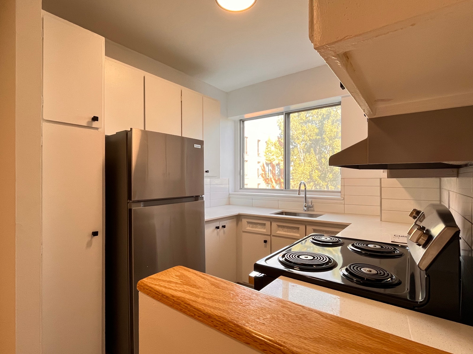 281 Riverside Drive — photo 2