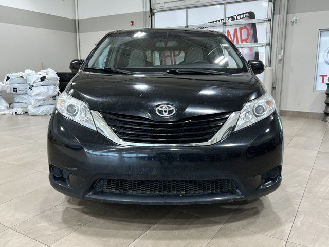 2017 Toyota Sienna LE in Cars & Trucks in Edmonton - Image 3