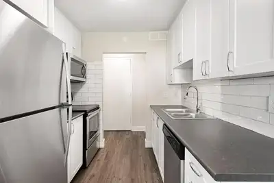 Conveniently located at the corner of Wellington St. and Lancaster St., residents of 470 Wellington...