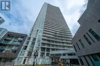 Welcome to Toronto's vibrant Waterfront community. This bright corner suite offers an exceptional la...