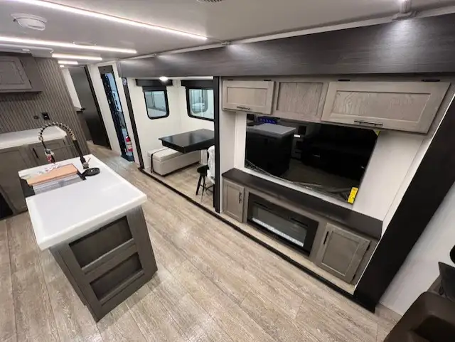 2025 Alpha Wolf 33RL-L Limited Couples Camper RV in Travel Trailers & Campers in Winnipeg - Image 6