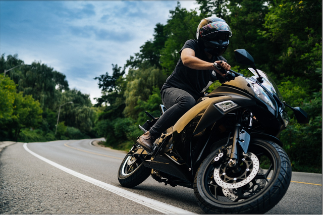 ,Evoque/Emmo Scooters Looks like a street bike!! Derand E Bike in eBike in Ottawa - Image 6