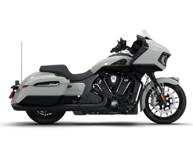 2026 Indian Motorcycles Challenger Dark Horse in Sport Touring in Oshawa / Durham Region - Image 2