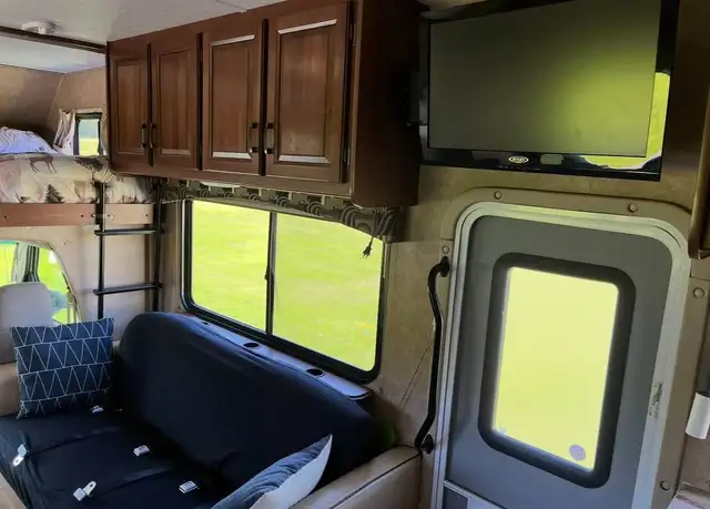 2014 Class C Forest River Motorhome FAMILY SIZE UNIT in RVs & Motorhomes in Strathcona County - Image 5