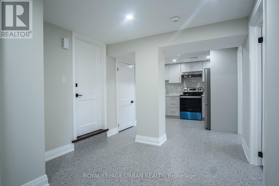 LOWER - 67 CAMPBELL DRIVE Brampton (Northwood Park), Ontario 2