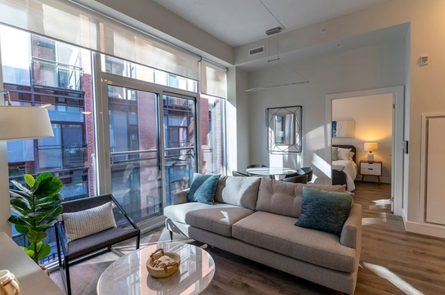 YLofts - 475 George St. N in Long Term Rentals in Peterborough - Image 9