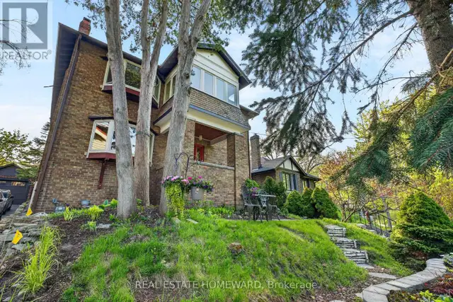 128 Glen Manor Drive Toronto (The Beaches), Ontario, photo 2 of 4