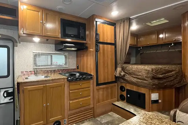2018 Coachmen Leprechaun 220QB – Pre-Owned Class C Motorhome. in RVs & Motorhomes in Red Deer - Image 26
