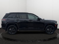 This 2025 JEEP GRAND CHEROKEE LIMITED 4X4 has the following options Capri Leatherette W/Axis Ii Seat... (image 6)