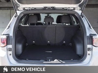 This Jeep Compass boasts a Intercooled Turbo Regular Unleaded I-4 2.0 L/122 engine powering this Aut... (image 7)