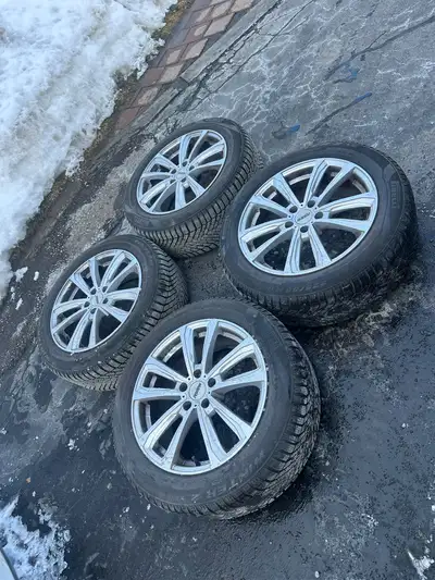 225/55/18 winters bmw x1 bmw x2 Mercedes gla Mercedes glb Mercedes e350 Audi a6 Audi a7 I have a set...