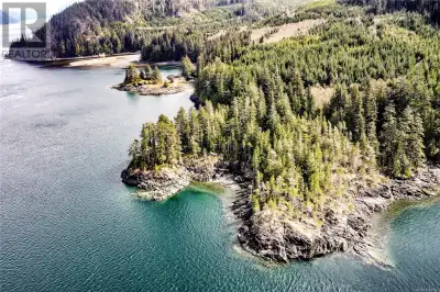 For the fisherman, wildlife enthusiast, or those seeking the ultimate coastal escape—this 99-acre oc...