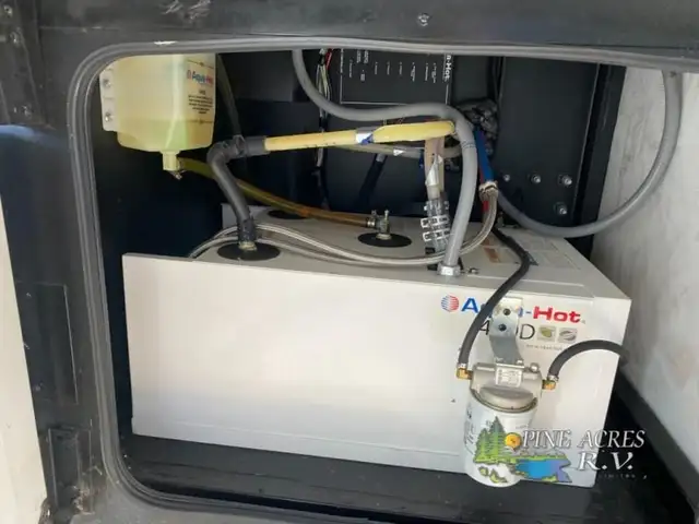 2018 Fleetwood RV Discovery 38K only 14,584 Miles in RVs & Motorhomes in Moncton - Image 63