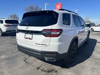 This exceptional 2025 Honda Pilot Black Edition, boasting a stunning PLATINUM WHITE PEA exterior and... (image 4)