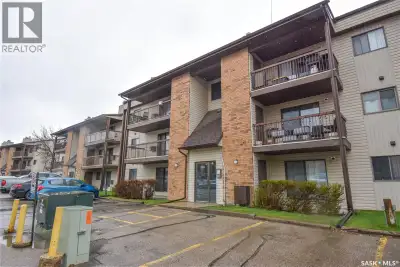 Welcome to Unit 101 – 375 Kingsmere Boulevard in the desirable Lakeview neighborhood of Saskatoon! T...