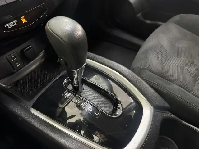 2016 Nissan Rogue FWD 4dr SV in Cars & Trucks in Longueuil / South Shore - Image 28