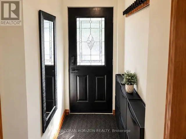 402 Rhodes Avenue Toronto (Greenwood-Coxwell), Ontario, photo 4 of 4