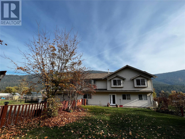 1319 Salmon River Road Salmon Arm, British Columbia in Houses for Sale in Vernon