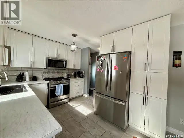 201 4th AVENUE SE Eston, Saskatchewan in Houses for Sale in Swift Current - Image 11